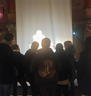 Před "Pietou" od Michelangela vystavenou v Palazzo Reale v Miláně
