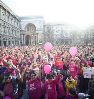 Demonstrace italského sdružení "Famiglie arcobaleno" v Miláně, sobota 18. března (Foto Ansa)