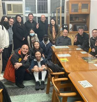 Mons. Camisasca se skupinou tchajwanské mládeže