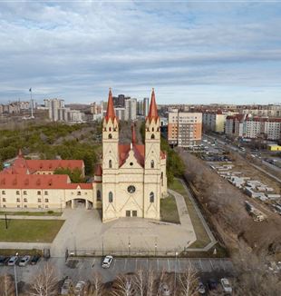 Katedrála v Karagandě, zasvěcená Panně Marii Fatimské (Wikimedia Commons)