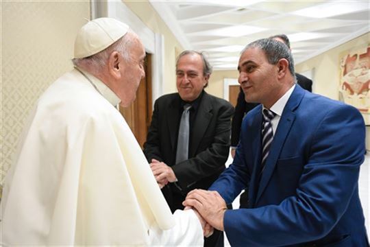 Elhanan a Aramin přijati papežem Františkem 27. března © Vatican Media/Catholic Press Photo